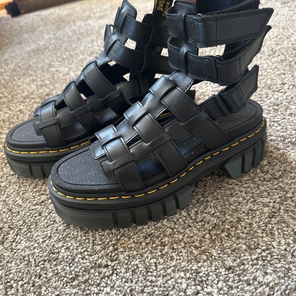 does anyone have the ricki sandals and experience the front  Dr Martens Ricki Nappa sandals